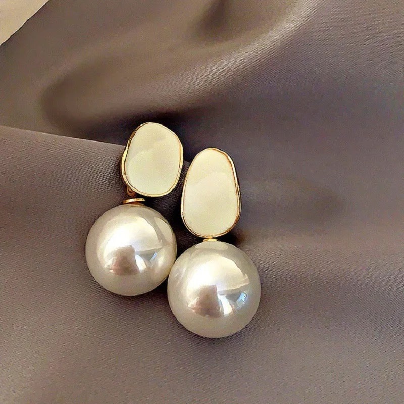 Elegant Pearl Stud Earrings - Image 3